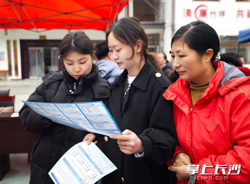 在招聘平臺搭建上,，雨花區(qū)依托零工市場,、零工驛站、就業(yè)微市場等開設比亞迪招聘專區(qū),，已舉辦11場春風行動專場招聘活動,。