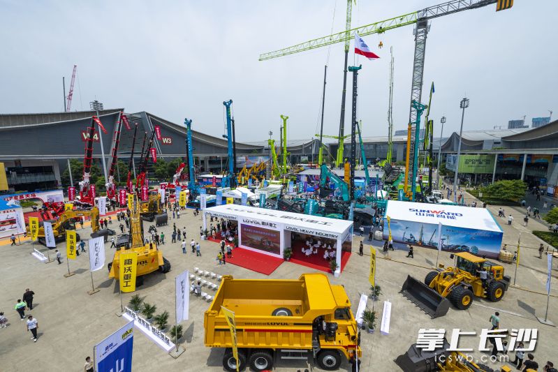 第三屆長沙國際工程機械展覽會,。長沙晚報全媒體記者 郭雨滴 攝