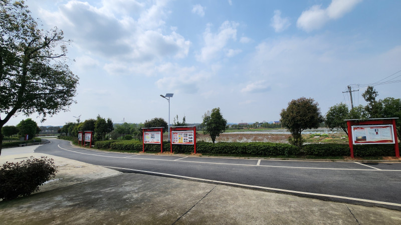 花果山村完成主公路提質(zhì)改造5.7公里,，硬化入組公路3處1.1公里,。