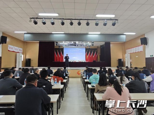 天心區(qū)應(yīng)安委辦在南托街道舉辦2025年度安全生產(chǎn)專題培訓(xùn)。長(zhǎng)沙晚報(bào)通訊員 宋進(jìn)源供圖