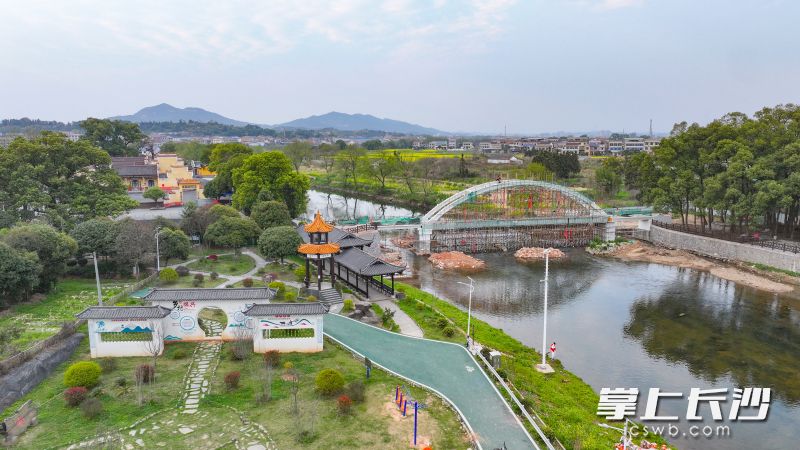 金剛鎮(zhèn)南川河“一河兩岸”景觀已初具雛形,。長沙晚報(bào)通訊員 彭紅霞 攝