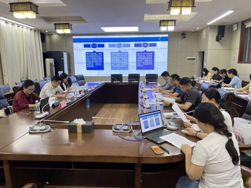 39名指導(dǎo)專家與53個(gè)課題組面對(duì)面交流，為課題組提供精準(zhǔn)把脈和有力引導(dǎo),。長沙晚報(bào)通訊員 蔡星 攝