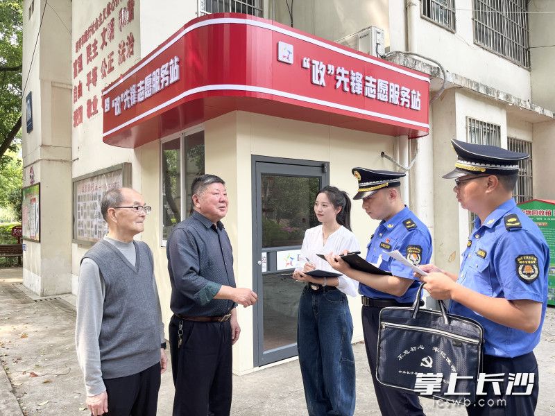 雨花區(qū)創(chuàng)新城市管理方式，開展城管進社區(qū),，形成基層治理新格局,。 全媒體記者 周游 通訊員 高興 攝影報道