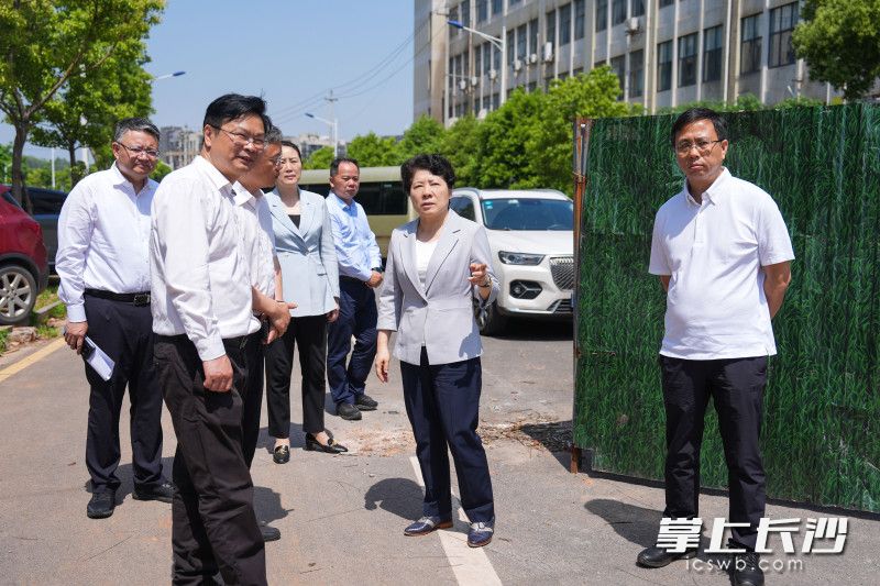 吳桂英以“四不兩直”方式督導(dǎo)打通“斷頭路”工作,。