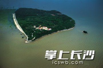 君山島如同一顆心。