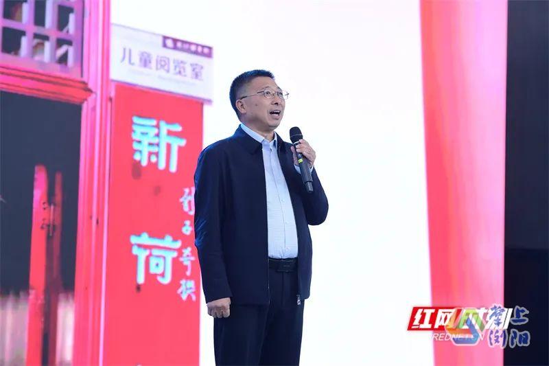 第四屆全民閱讀大會·鄉(xiāng)村閱讀“故事會”上，湖南省瀏陽市大瑤鎮(zhèn)楊花村黨總支書記,、楊花書院院長劉良洪帶來主題分享,。