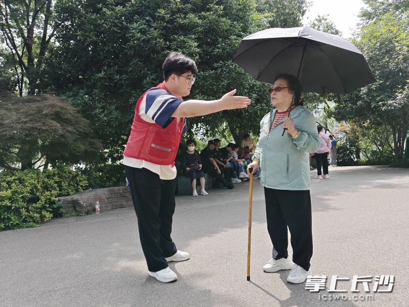 志愿者以更好的服務(wù)助力游客更好地游玩,。