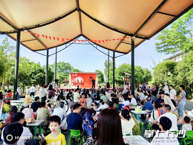關(guān)山古鎮(zhèn)國風活動盛宴吸睛,，精彩演藝引來游客好評如潮。