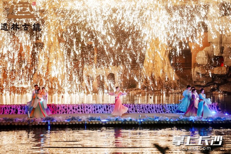 道林古鎮(zhèn)實景演出《千年鐵魂 湖南人》令游客驚艷,。