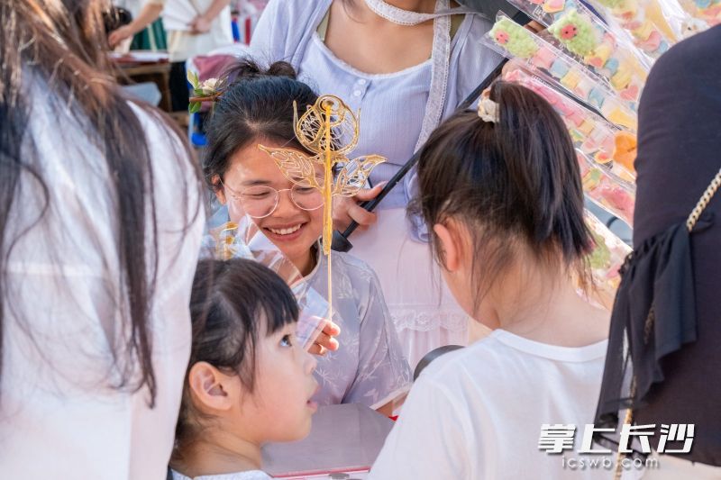 非遺體驗(yàn)讓游客近距離感受傳統(tǒng)文化魅力,。