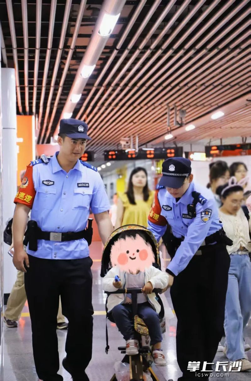 地鐵民警熱心守護(hù),。