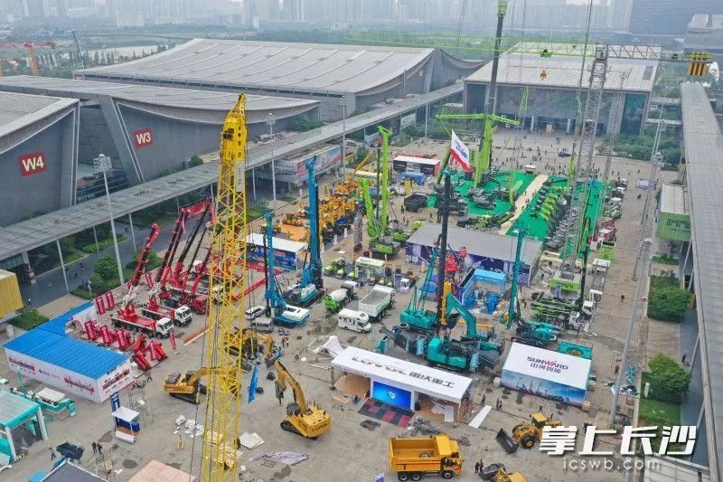 2023年舉辦的第三屆長沙展吸引了全球眾多工程機械企業(yè)參加,。 圖片來源于長沙晚報網(wǎng)
