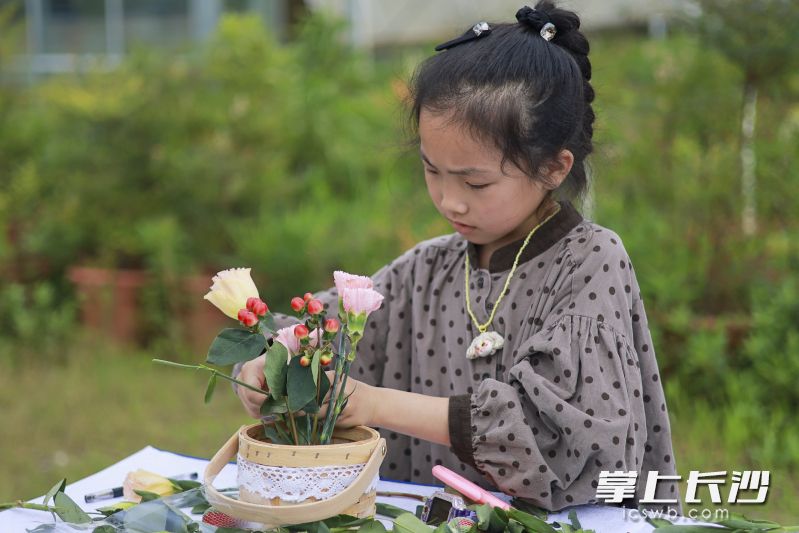 小朋友樂(lè)在其中,。