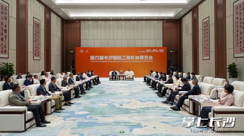 5月14日，省委常委,、市委書記吳桂英會(huì)見來長(zhǎng)出席第四屆長(zhǎng)沙國(guó)際工程機(jī)械展覽會(huì)的國(guó)內(nèi)外嘉賓代表,。 長(zhǎng)沙晚報(bào)全媒體記者 郭雨滴 攝