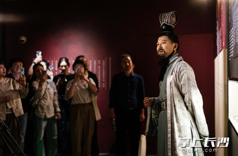 “文脈在茲 誼居千年”特展現(xiàn)場,，西漢長沙王太傅賈誼“穿越”現(xiàn)身,！