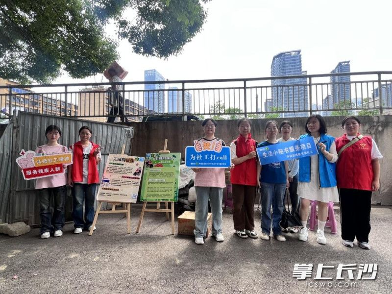 志愿助力顯擔(dān)當(dāng),，服務(wù)一線暖人心。
