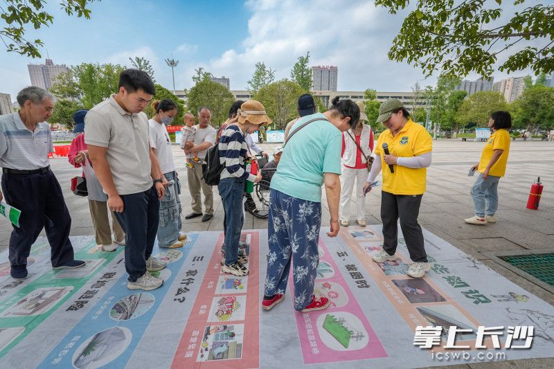 “地震跳跳看”游戲中,，居民學(xué)會正確避險方法,。