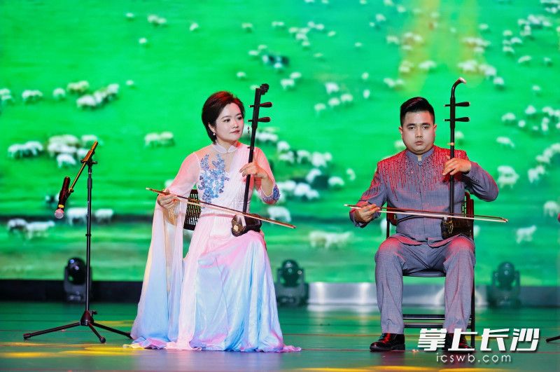 殘疾人藝術(shù)愛(ài)好者們展現(xiàn)了他們堅(jiān)韌不拔,、樂(lè)觀向上的精神風(fēng)貌。