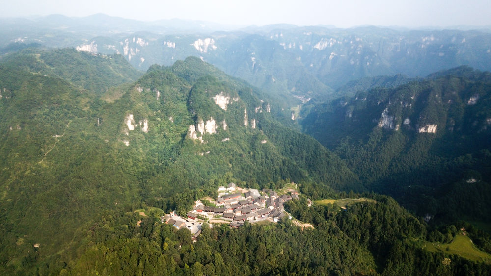 這是湖南湘西花垣縣十八洞村（9月3日無(wú)人機(jī)攝）,。新華社記者 陳澤國(guó) 攝