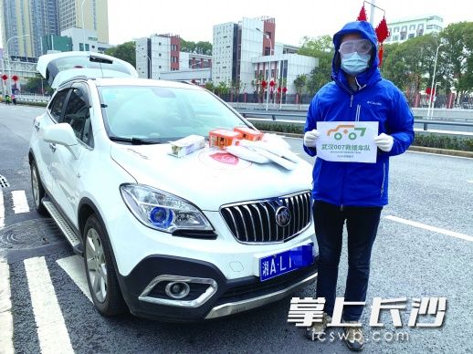 鄭能量和他那在武漢奔跑的車,。
