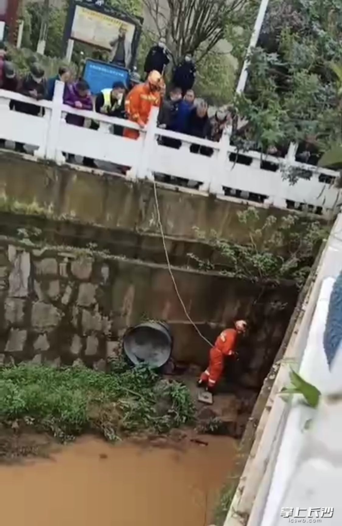 救援現(xiàn)場,。均為視頻截圖