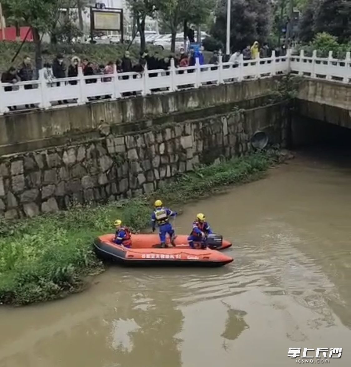 救援現(xiàn)場。均為視頻截圖