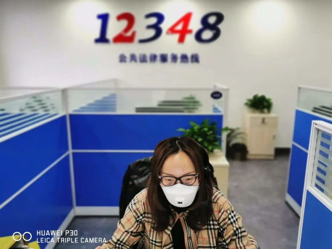 湘軍麓和所律師前往12348公共法律服務(wù)熱線值班