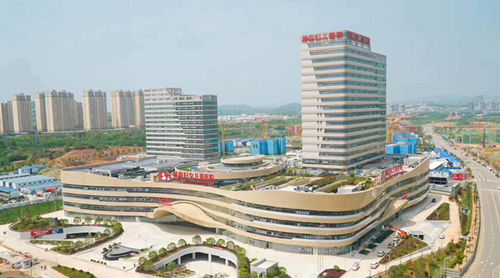 湖南婦女兒童醫(yī)院引入“3H”理念,，即：Hospital(醫(yī)院)、Home(家庭),、Hotel(酒店),，將“醫(yī)院的關(guān)懷、家的溫暖,、酒店的舒適”三者完美結(jié)合,。