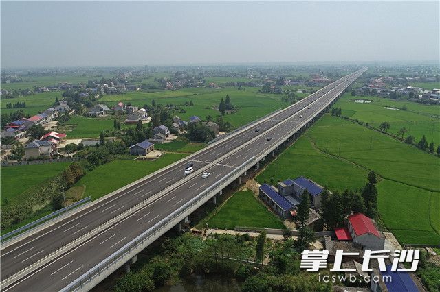 8月31日,，G5517長常北線高速長益段順利通車,。照片均為長沙晚報(bào)全媒體記者 王志偉 攝