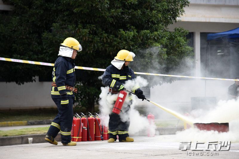 9月30日,，芙蓉區(qū)微型消防站大比武在蘇寧物流園舉行。均為長(zhǎng)沙晚報(bào)全媒體記者 劉琦 攝