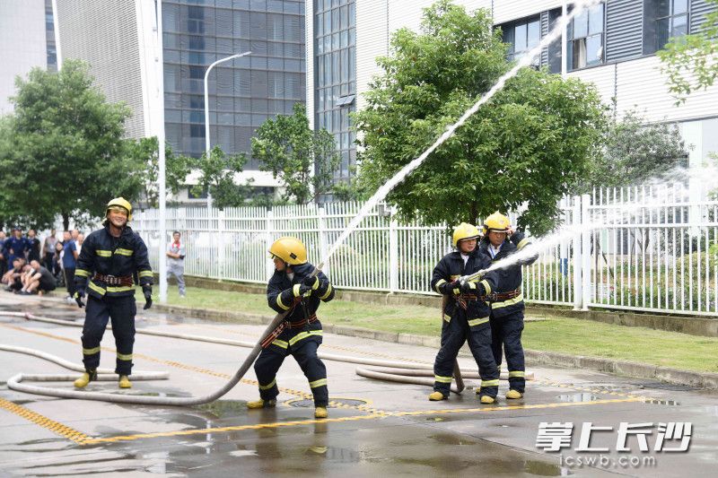 9月30日,，芙蓉區(qū)微型消防站大比武在蘇寧物流園舉行,。均為長(zhǎng)沙晚報(bào)全媒體記者 劉琦 攝