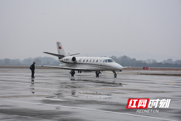 校飛現(xiàn)場(chǎng)。