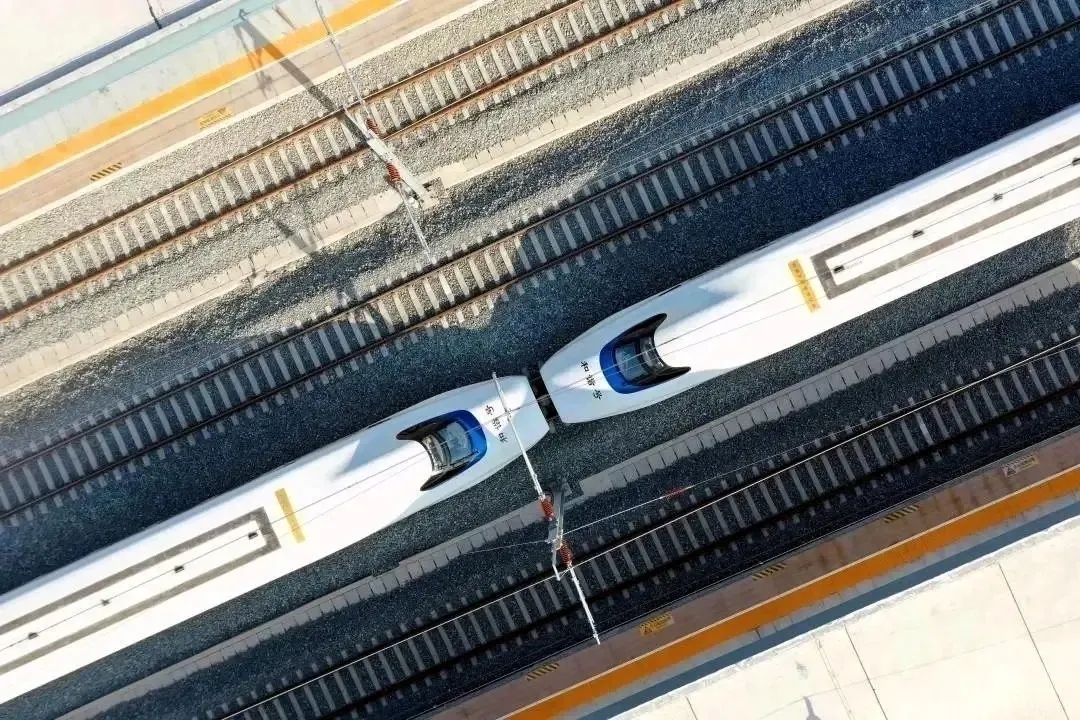 重聯(lián)動(dòng)車組行駛在福平鐵路上,。王福斌攝