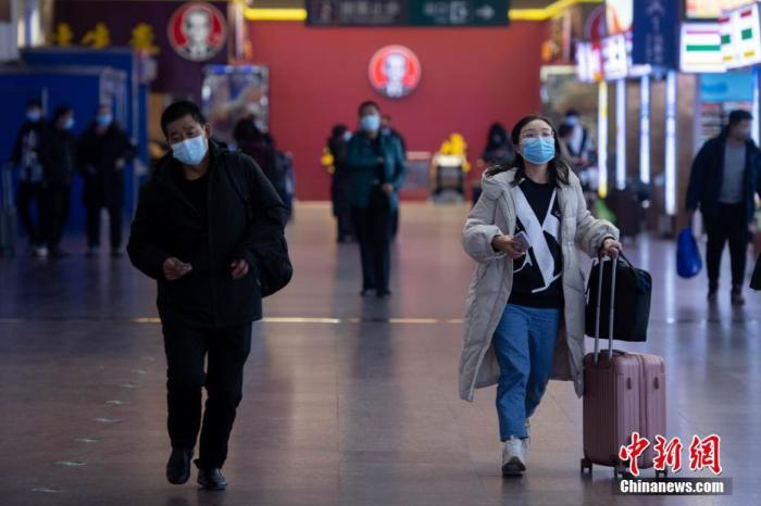 1月27日,，山西太原站，乘坐火車出行的旅客稀少,。 中新社記者 韋亮 攝