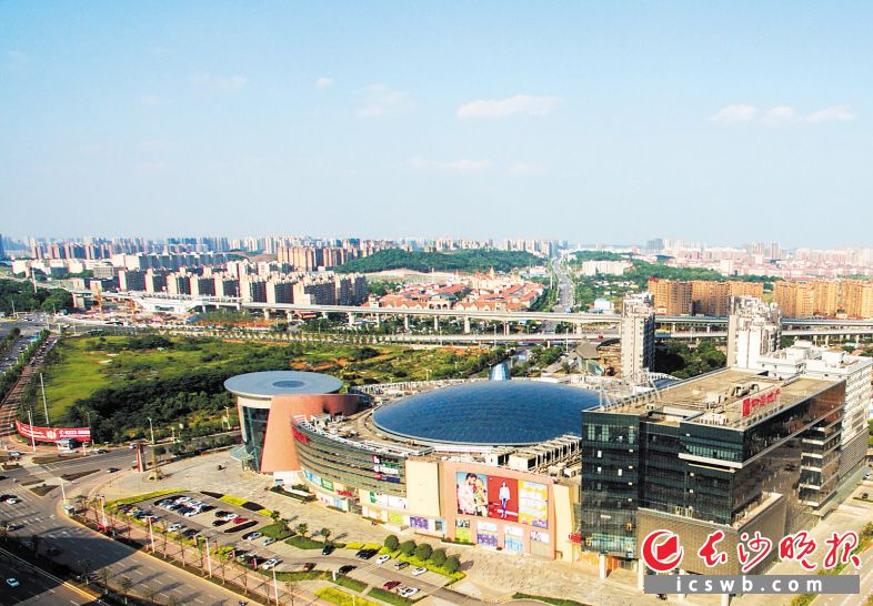 長株潭核心商圈，城鐵,、地鐵極大地方便了市民的出行,、購物，更是長株潭都市圈的一個(gè)窗口,。 資料圖片