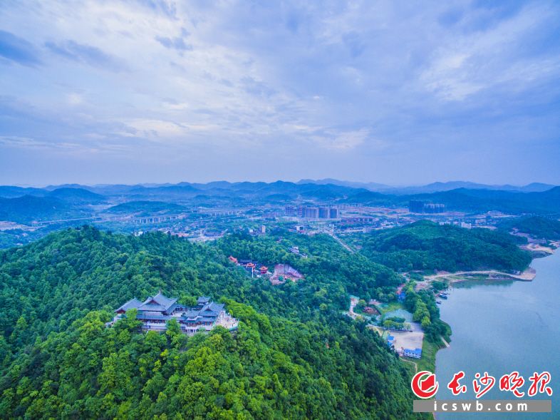 被譽(yù)為長株潭“綠心”的昭山,?！　￠L沙晚報(bào)全媒體記者　　王志偉 攝