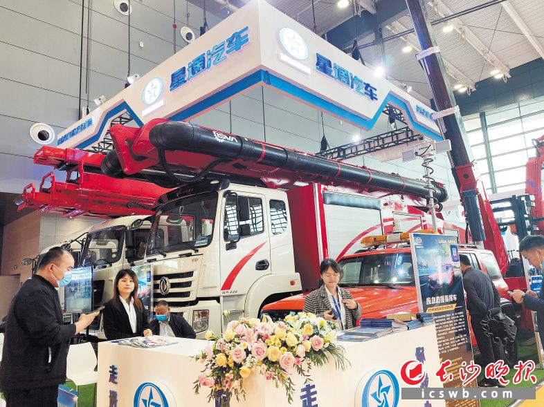 星通汽車(chē)展出的核酸檢測(cè)車(chē),。 長(zhǎng)沙晚報(bào)全媒體記者 周輝霞 攝