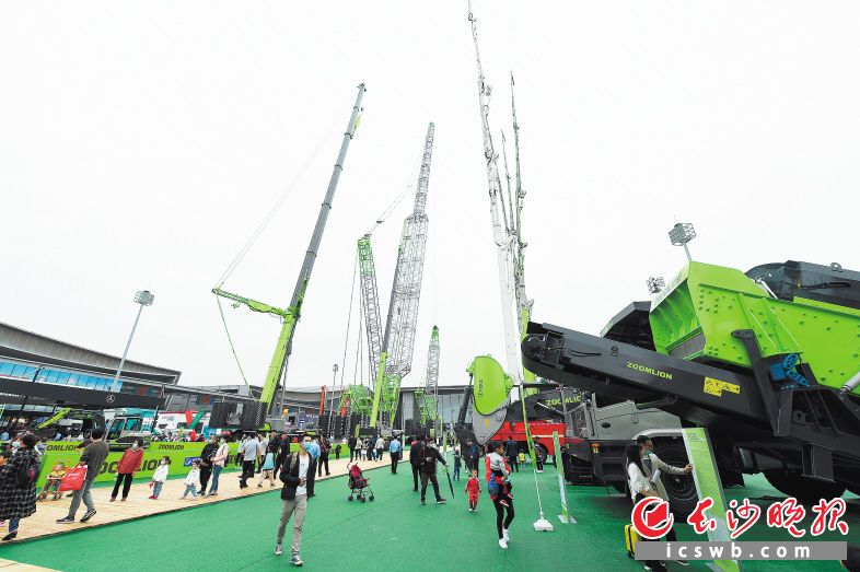 展會期間,，中聯(lián)重科累計斬獲訂單超52億元,。