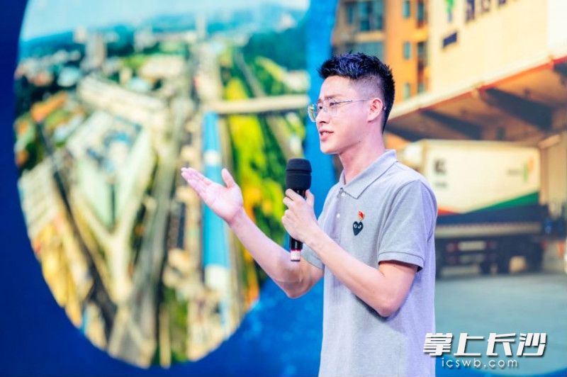 宣講員用飽滿的熱情、扎實的理論功底激情宣講。 長沙晚報通訊員 吳嬌 攝