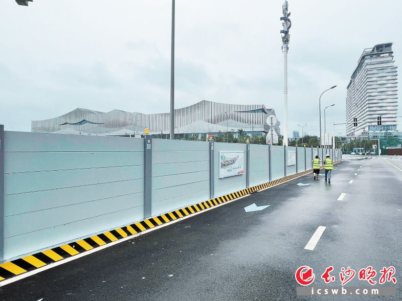 截至目前,，全市累計(jì)完成施工圍擋提質(zhì)改造項(xiàng)目1280個。資料圖片