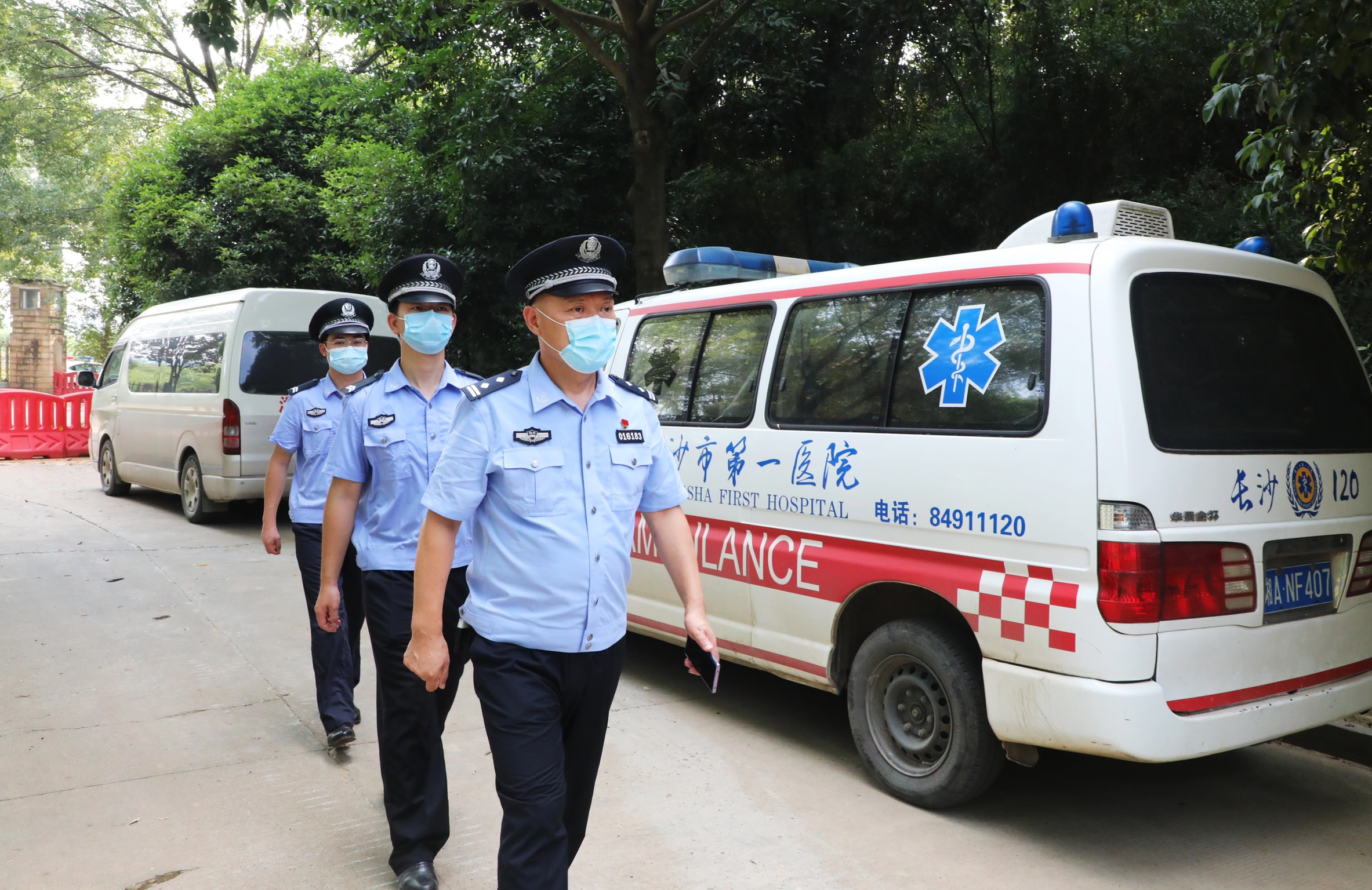 按照全市疫情防控工作部署,，長沙公安部門增加定點(diǎn)值守警力,。長沙公安供圖