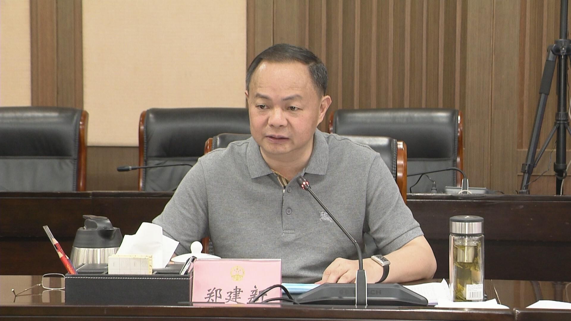 鄭建新出席市新型冠狀病毒肺炎疫情防控指揮部會議,。全媒體記者黃汝兮攝