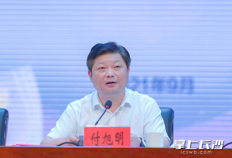 長(zhǎng)沙縣委書(shū)記付旭明表示，長(zhǎng)沙縣將緊緊圍繞“人民滿意的教育”這一目標(biāo),，堅(jiān)持教育優(yōu)先發(fā)展戰(zhàn)略,，加快建設(shè)教育強(qiáng)縣,，努力讓人民群眾享受更加公平,、更有質(zhì)量的教育,。