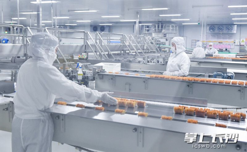 鹽津鋪?zhàn)又悄芑a(chǎn)線正在有序作業(yè)