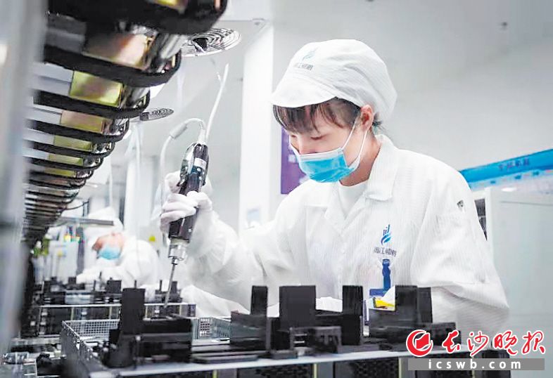 湘江新區(qū)把握“三智一芯”主攻方向,，全力建設(shè)先進(jìn)制造高地。