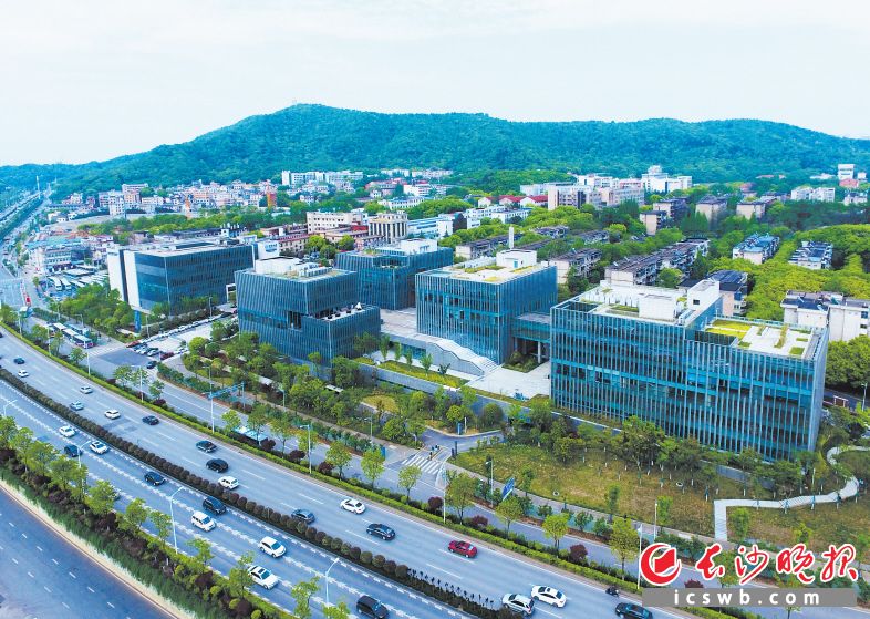 湘江新區(qū)用最好的地段做科創(chuàng),，大力推動(dòng)一城五基地建設(shè)。