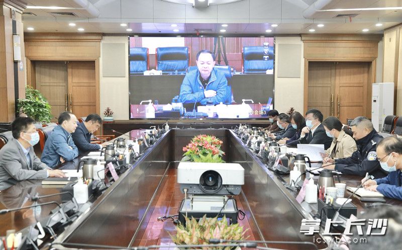 市新型冠狀病毒肺炎防控指揮部會(huì)議召開(kāi),，鄭建新出席,。劉書(shū)勤 攝