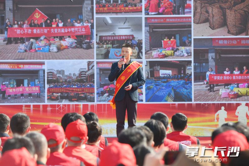 數(shù)十次前往西藏開展教育援助的“中國好人”唐林現(xiàn)場分享了自己的體會和感悟。 全媒體記者 周游 攝