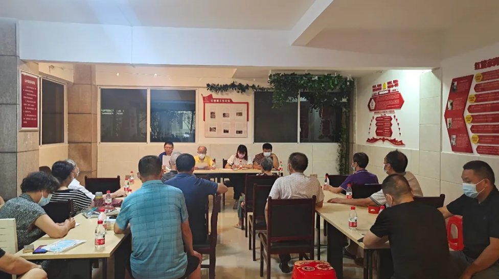 8月5日晚，城市山水豪園消防整改小組在“紅管家”工作室成立,。