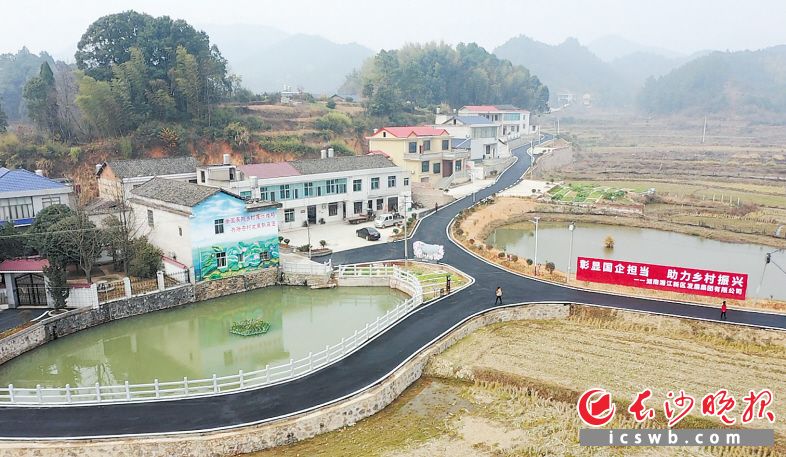 青山打底,，綠水常流，杏村村煥然一新,，村民住進風景里,。 杏村村供圖